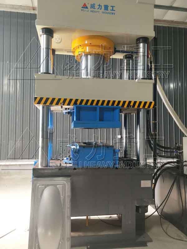 400噸不銹鋼水箱板液壓機客戶使用現場